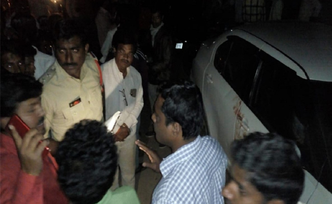 మరికల్ : ఘటనాస్థలంలో విచారణ చేస్తున్న పోలీసులు 1