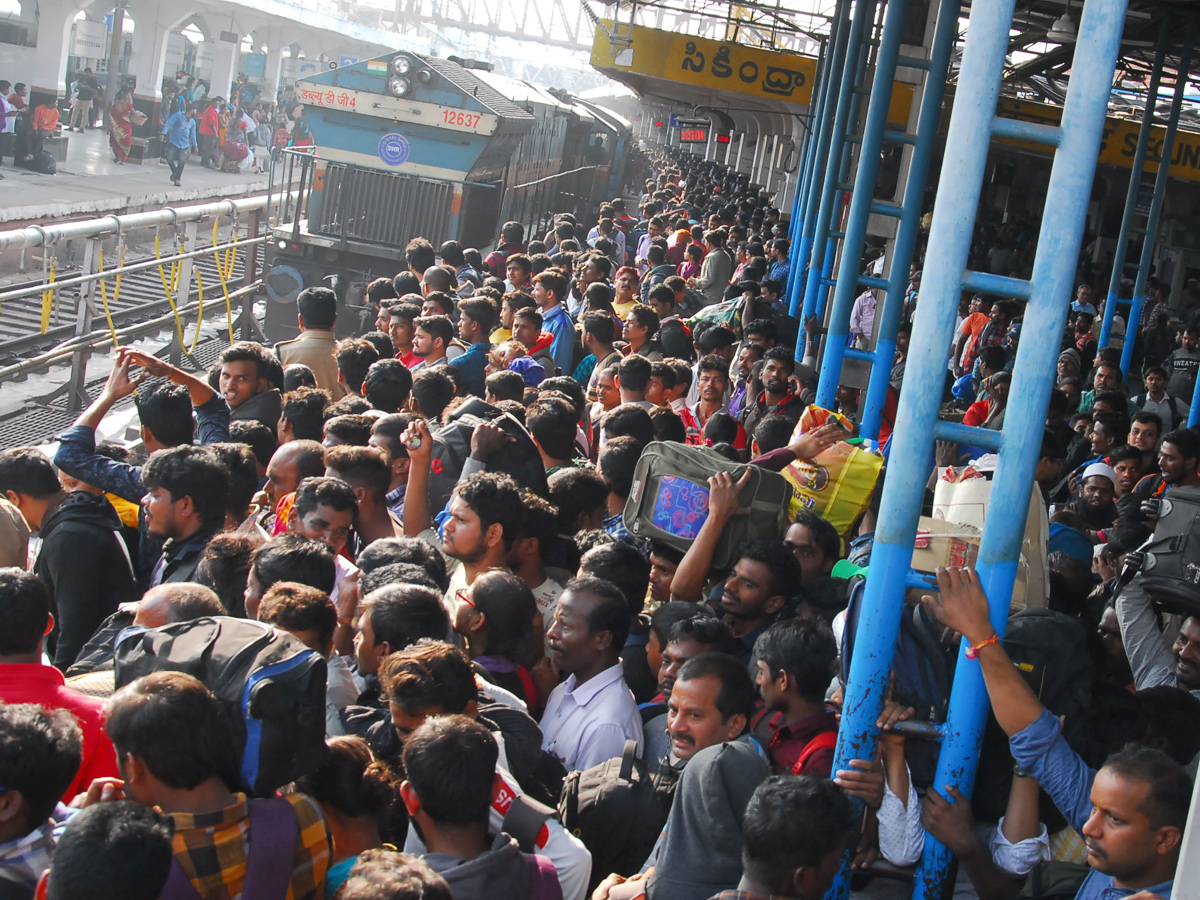 Huge Rush at Secunderabad Railway Station Photo Gallery - Sakshi10