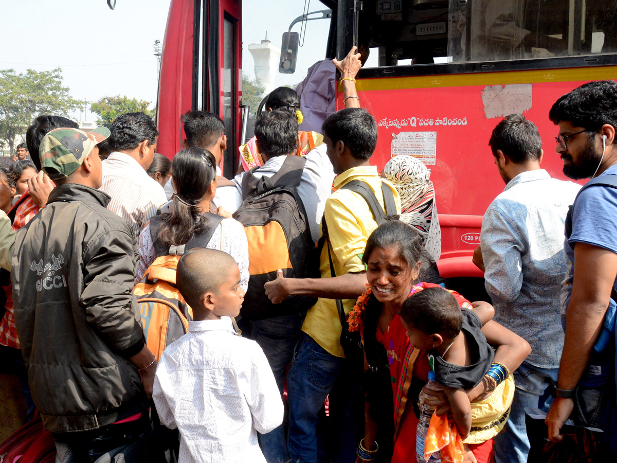 Huge Rush at Secunderabad Railway Station Photo Gallery - Sakshi12