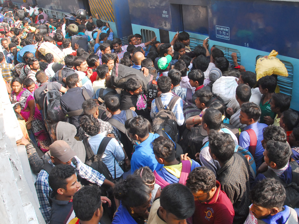 Huge Rush at Secunderabad Railway Station Photo Gallery - Sakshi5