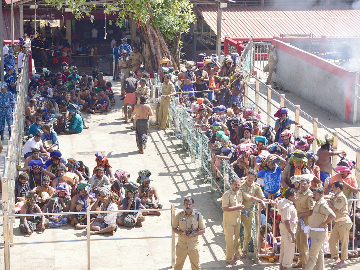 protest in Sabarimala temple Photo Gallery - Sakshi2