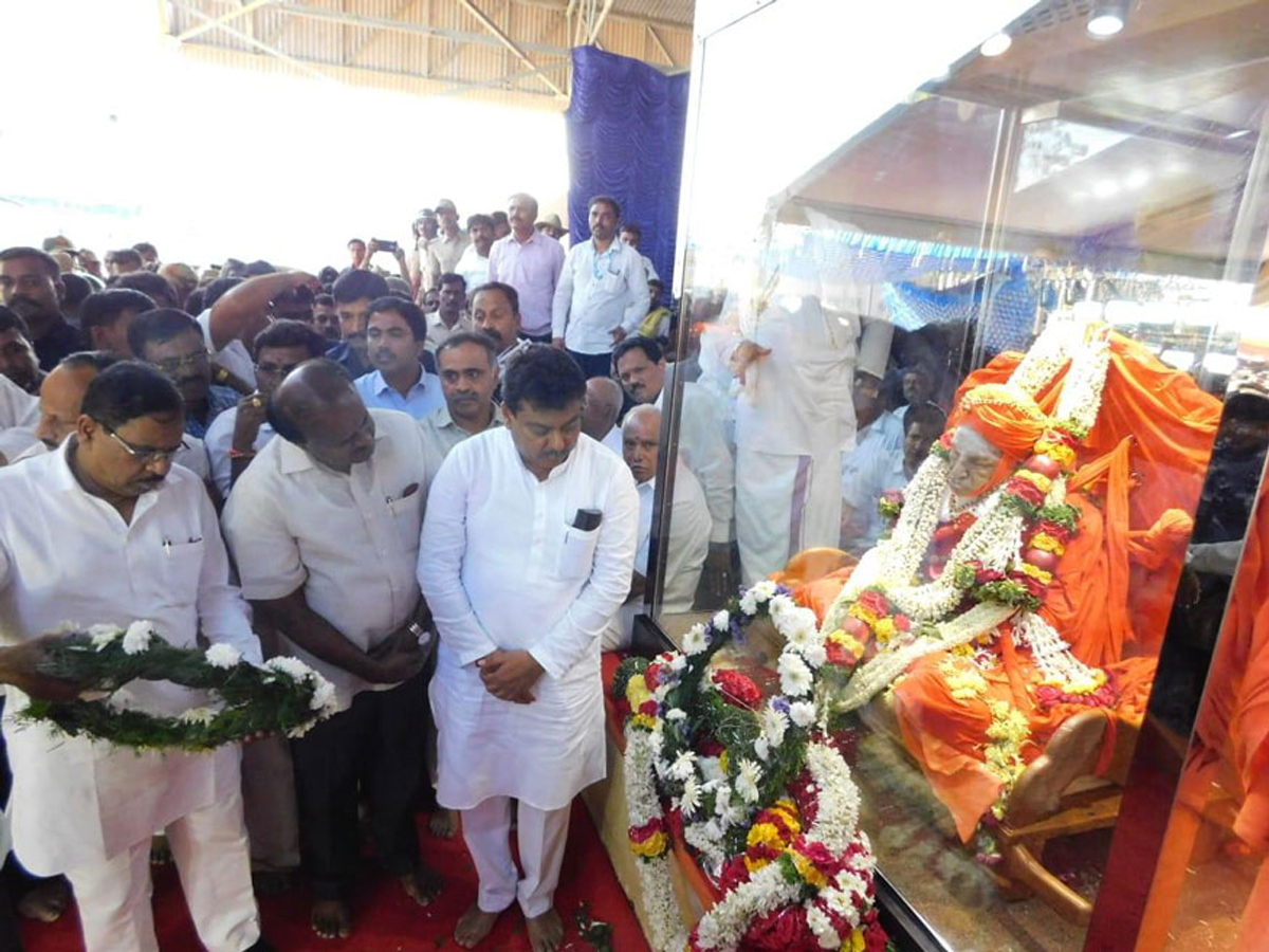 shivakumara swamis funeral Photo Gallery - Sakshi8