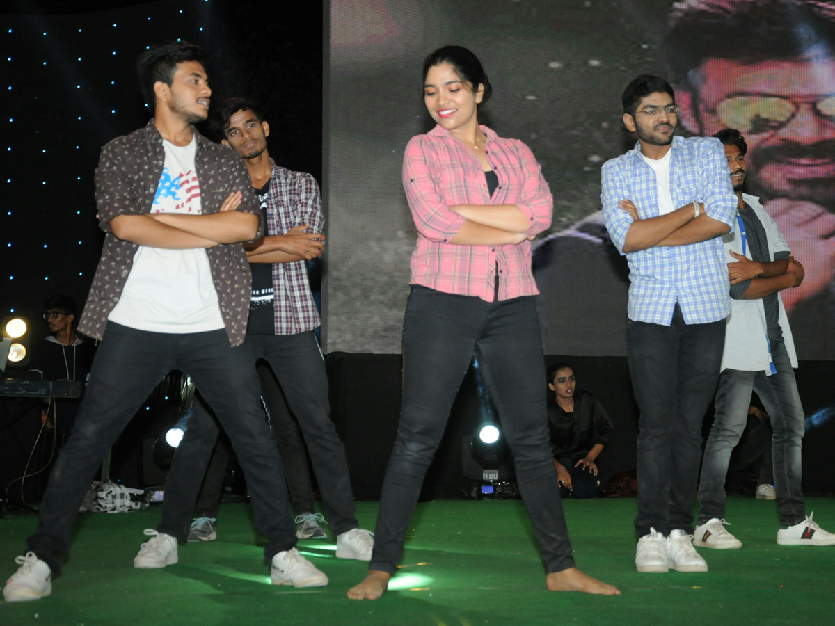 fashiomshow in chaithanyabharathi institute students - Sakshi13