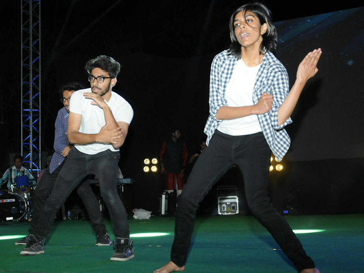 fashiomshow in chaithanyabharathi institute students - Sakshi15