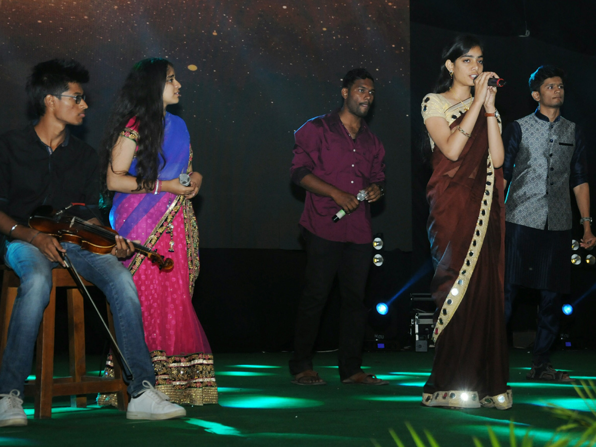 fashiomshow in chaithanyabharathi institute students - Sakshi16