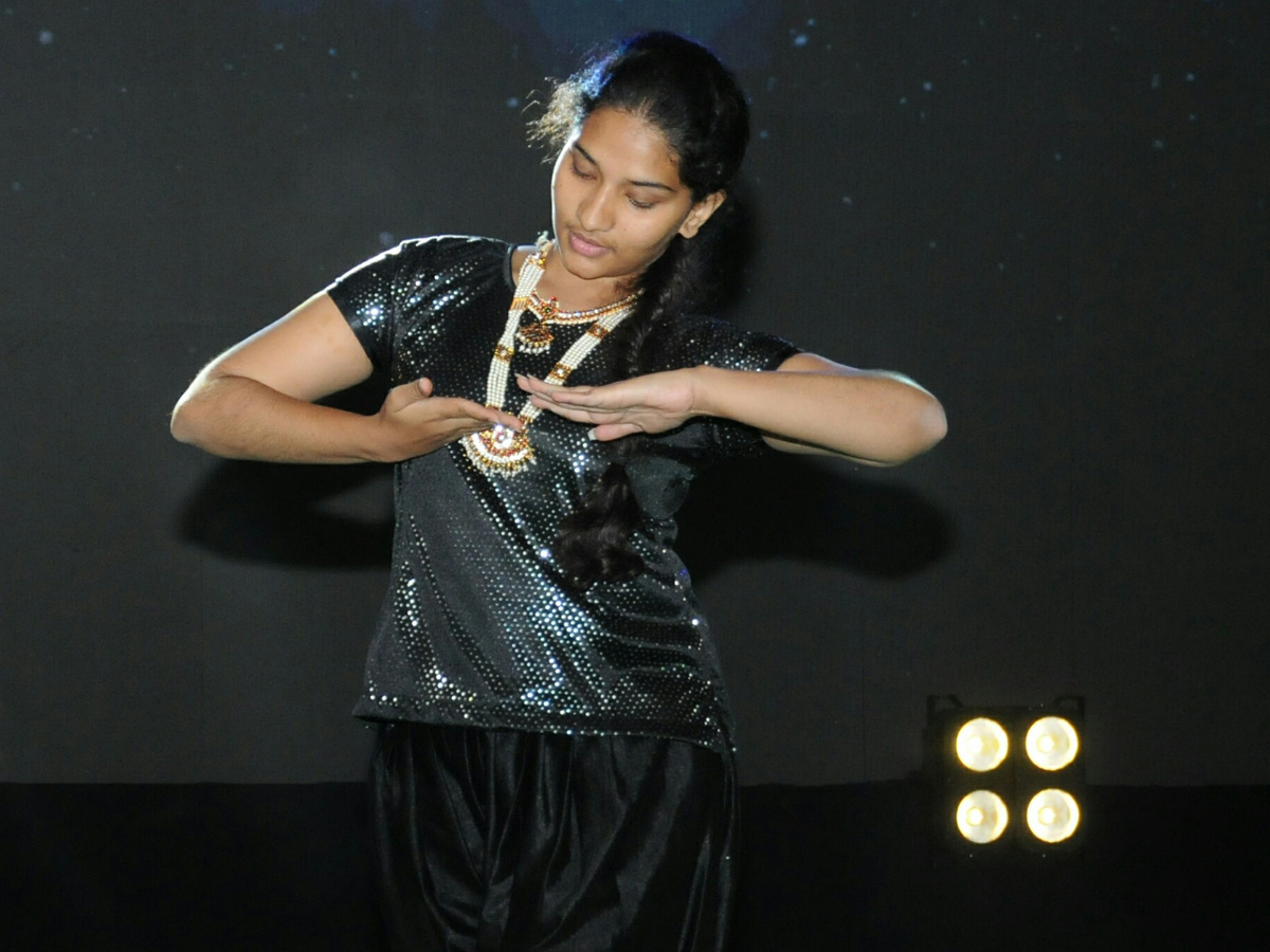 fashiomshow in chaithanyabharathi institute students - Sakshi17