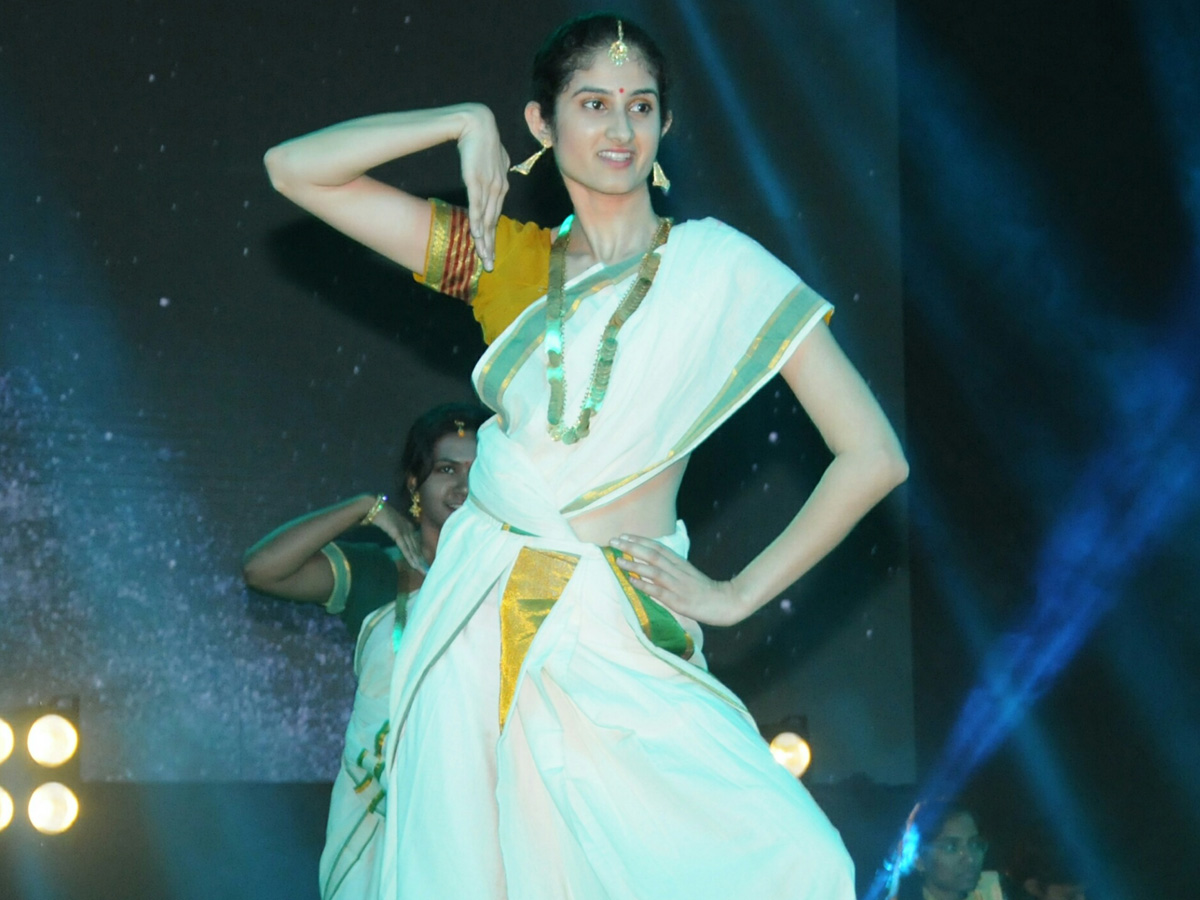 fashiomshow in chaithanyabharathi institute students - Sakshi21