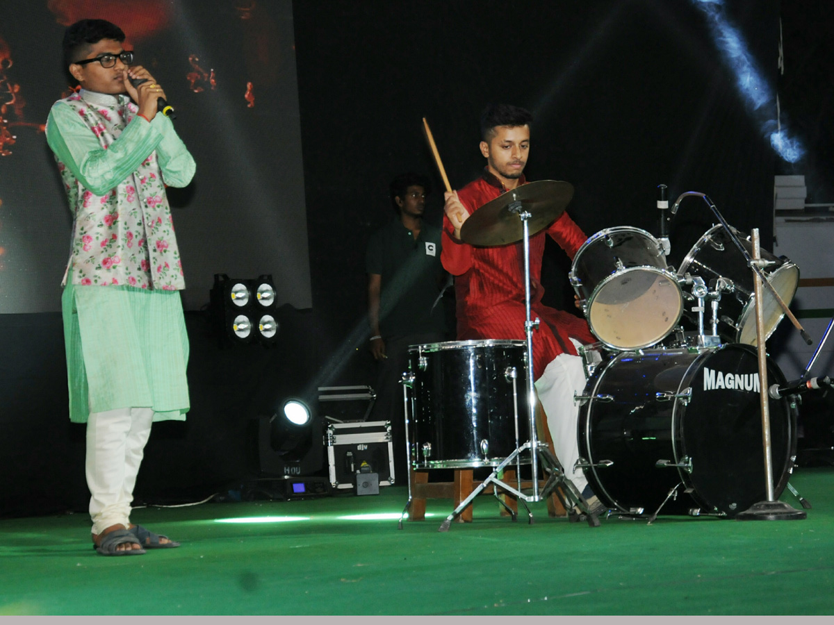 fashiomshow in chaithanyabharathi institute students - Sakshi2