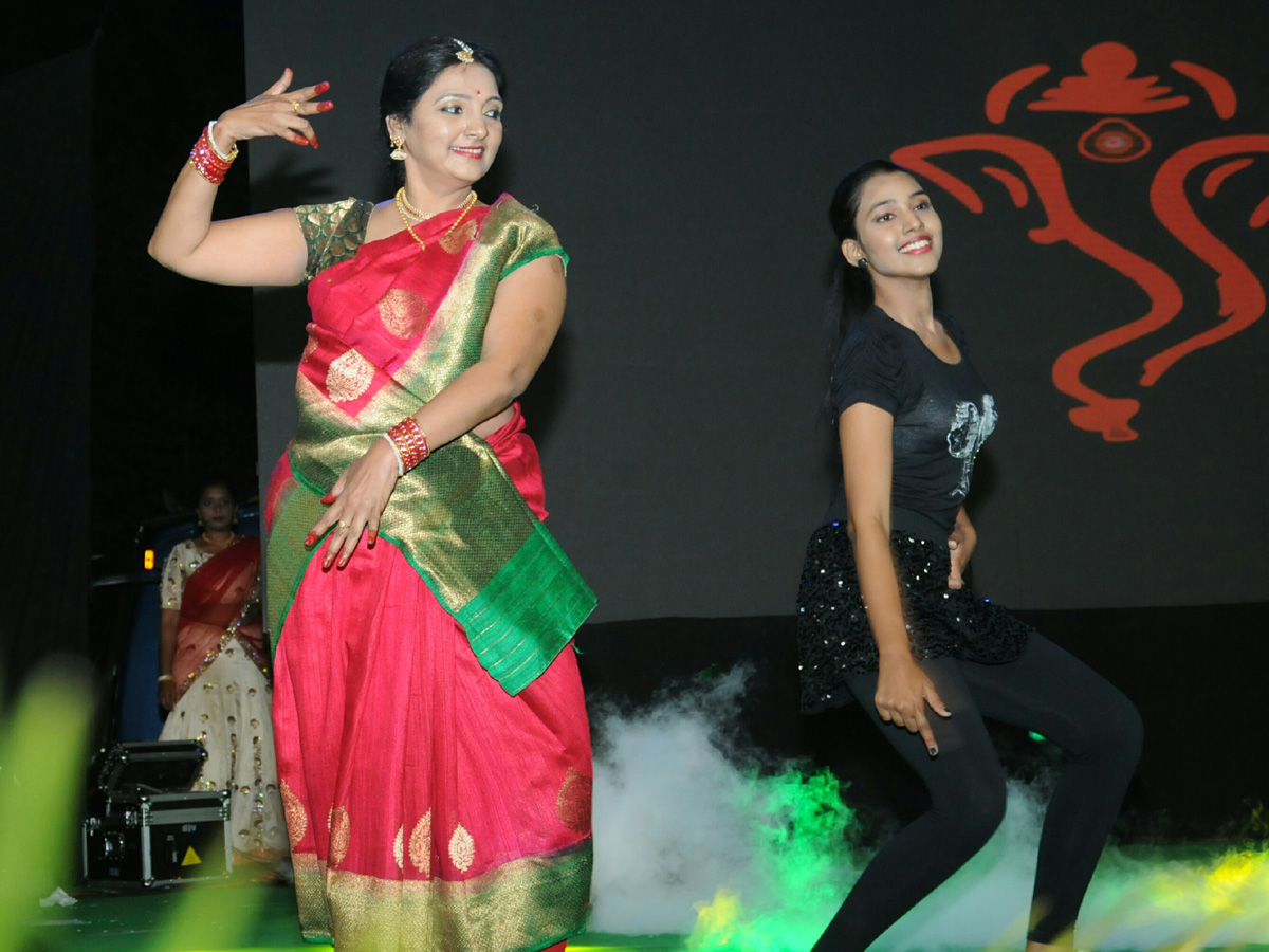 fashiomshow in chaithanyabharathi institute students - Sakshi4