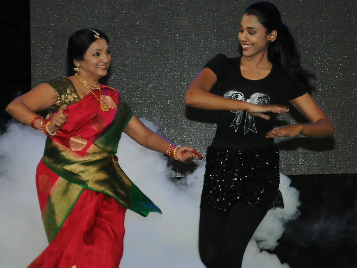 fashiomshow in chaithanyabharathi institute students - Sakshi6