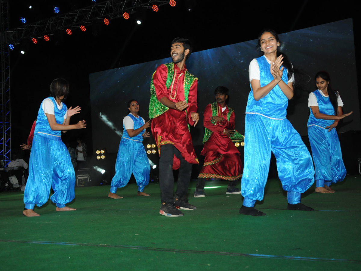fashiomshow in chaithanyabharathi institute students - Sakshi7