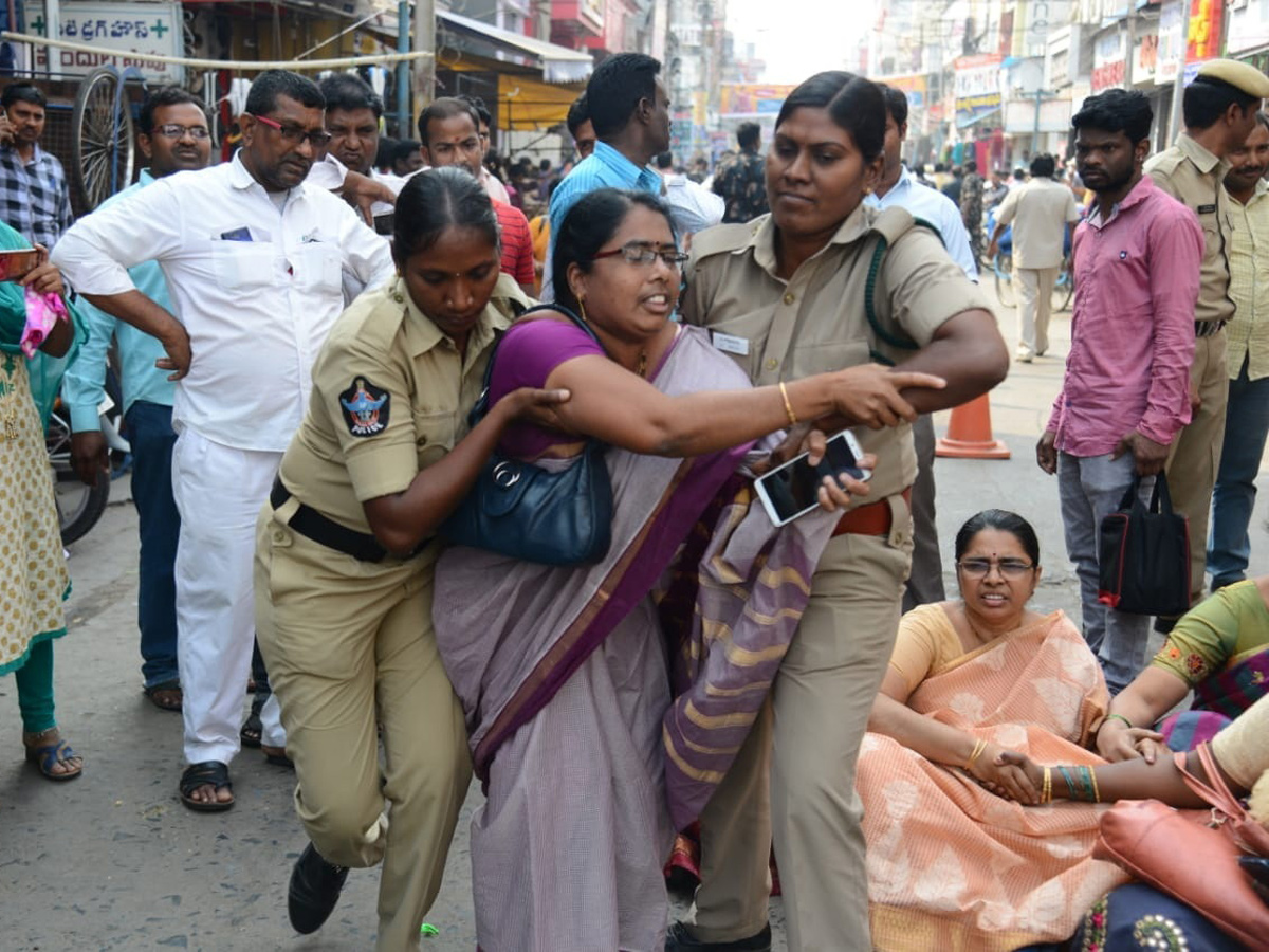 Police Arrests Employees Cps Cancellation Ap Assembly - Sakshi1
