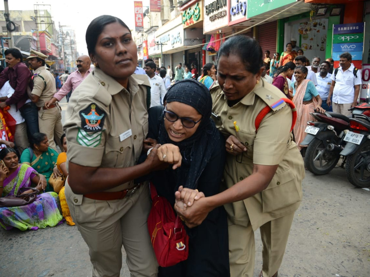 Police Arrests Employees Cps Cancellation Ap Assembly - Sakshi11