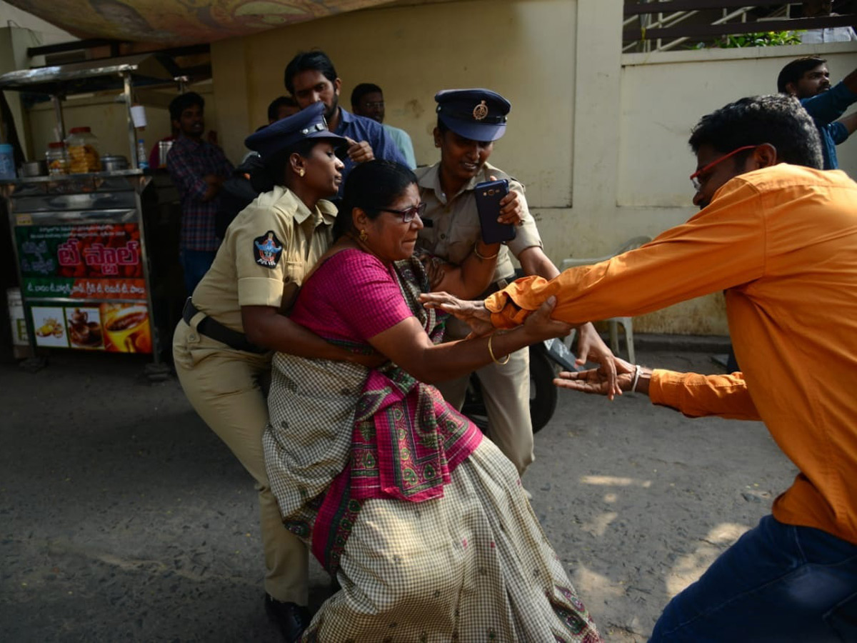 Police Arrests Employees Cps Cancellation Ap Assembly - Sakshi8