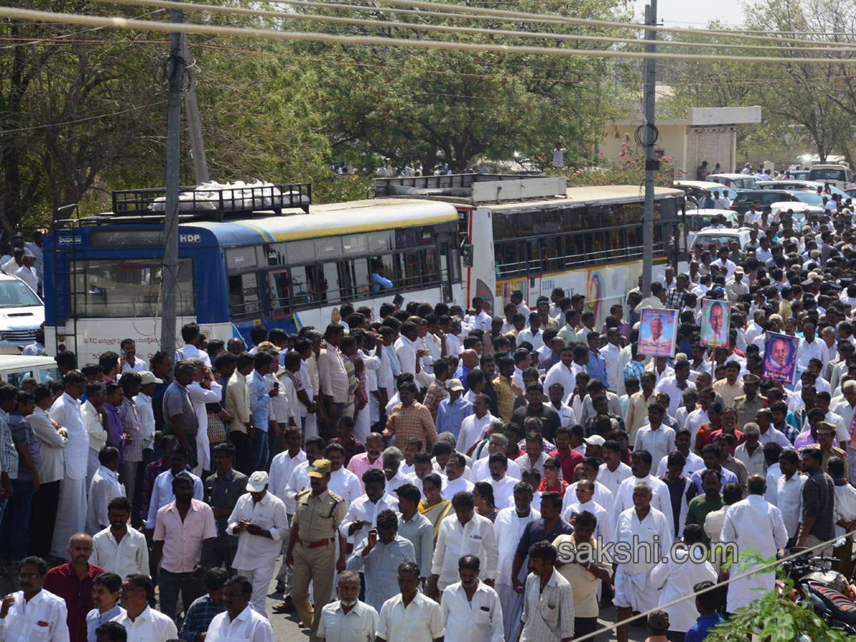 YS Vivekananda Reddy's last rites completed at Raja Reddy ghat - Sakshi10