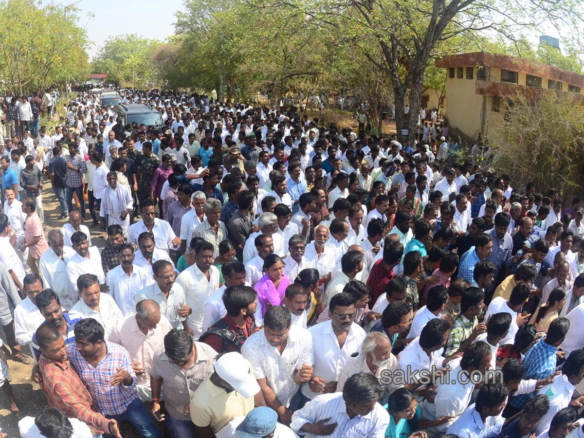YS Vivekananda Reddy's last rites completed at Raja Reddy ghat - Sakshi11