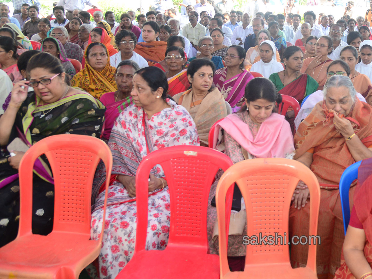 YS Vivekananda Reddy's last rites completed at Raja Reddy ghat - Sakshi14