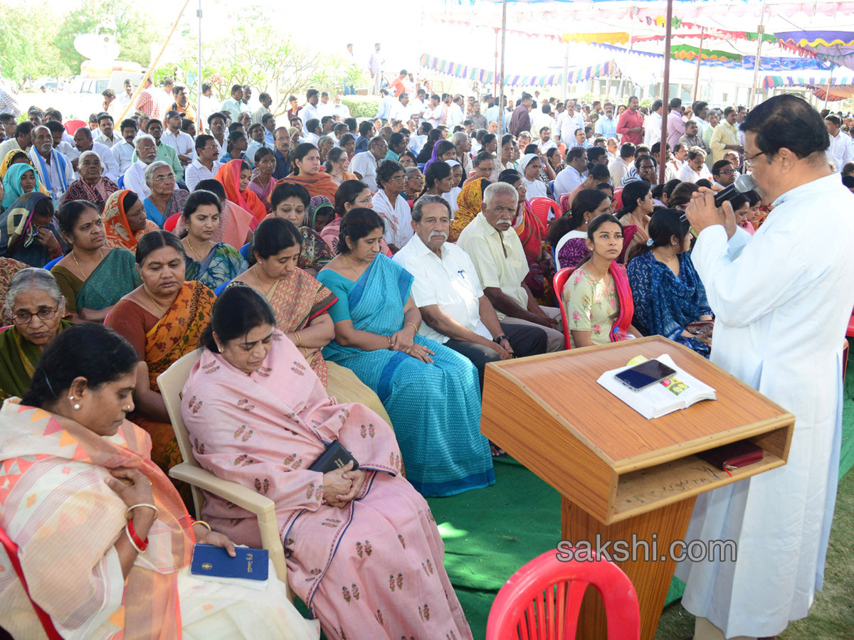 YS Vivekananda Reddy's last rites completed at Raja Reddy ghat - Sakshi15