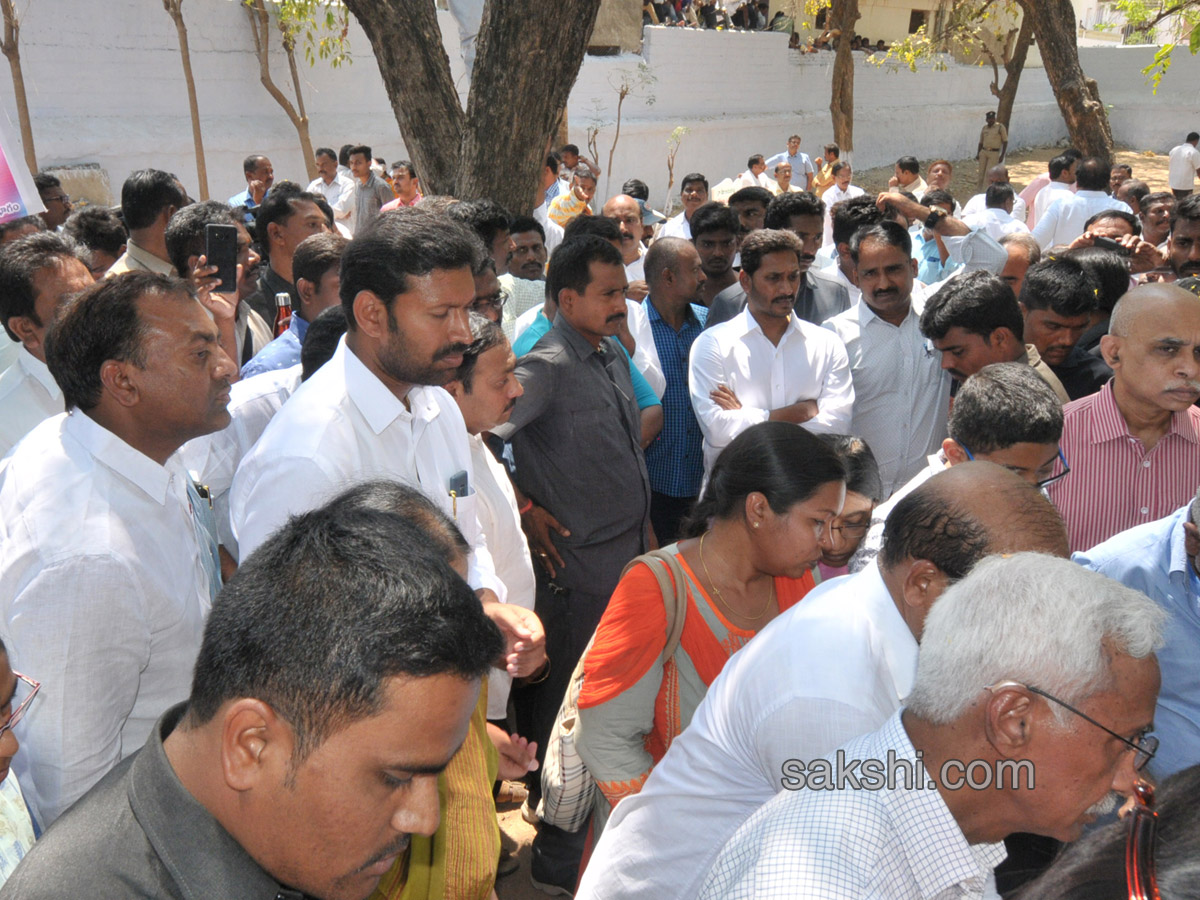 YS Vivekananda Reddy's last rites completed at Raja Reddy ghat - Sakshi27