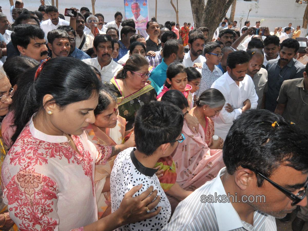 YS Vivekananda Reddy's last rites completed at Raja Reddy ghat - Sakshi28