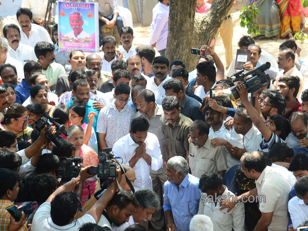YS Vivekananda Reddy's last rites completed at Raja Reddy ghat - Sakshi43