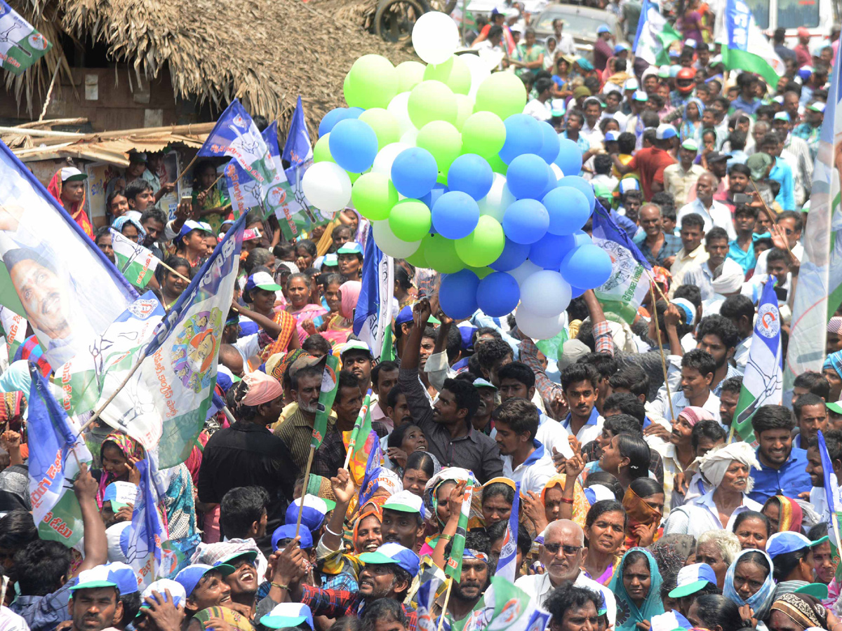 YS Jagan Public Meeting Payakaraopeta PHoto Gallery - Sakshi13