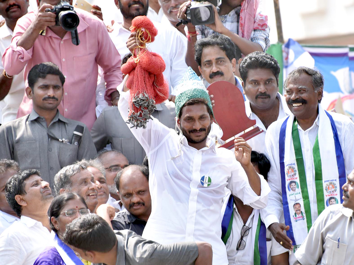 YS Jagan Public Meeting Payakaraopeta PHoto Gallery - Sakshi15