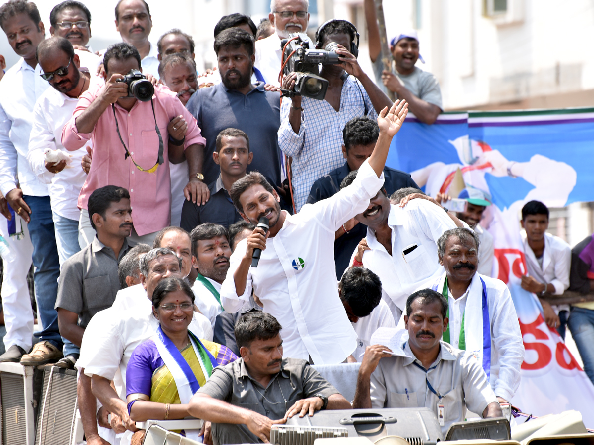 YS Jagan Public Meeting Payakaraopeta PHoto Gallery - Sakshi16