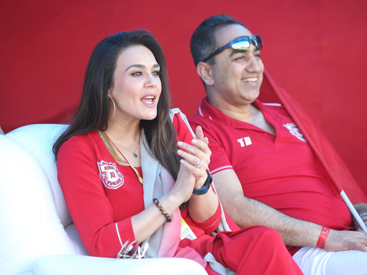 Rahul, Mayank lead Kings XI Punjab to eight-wicket win over  mumbai indians Photo Gallery - Sakshi2