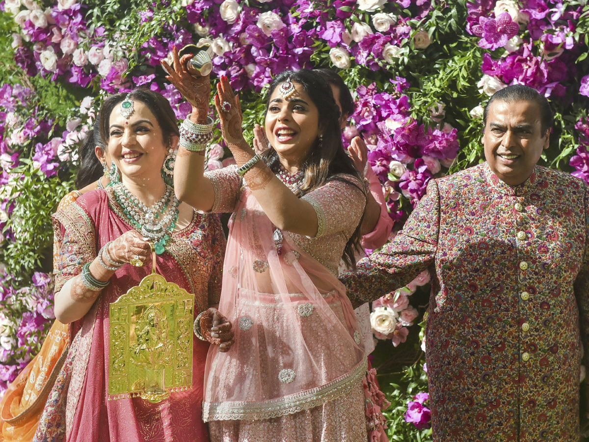   Akash Ambani Shloka Mehta wedding Photo Gallery - Sakshi17