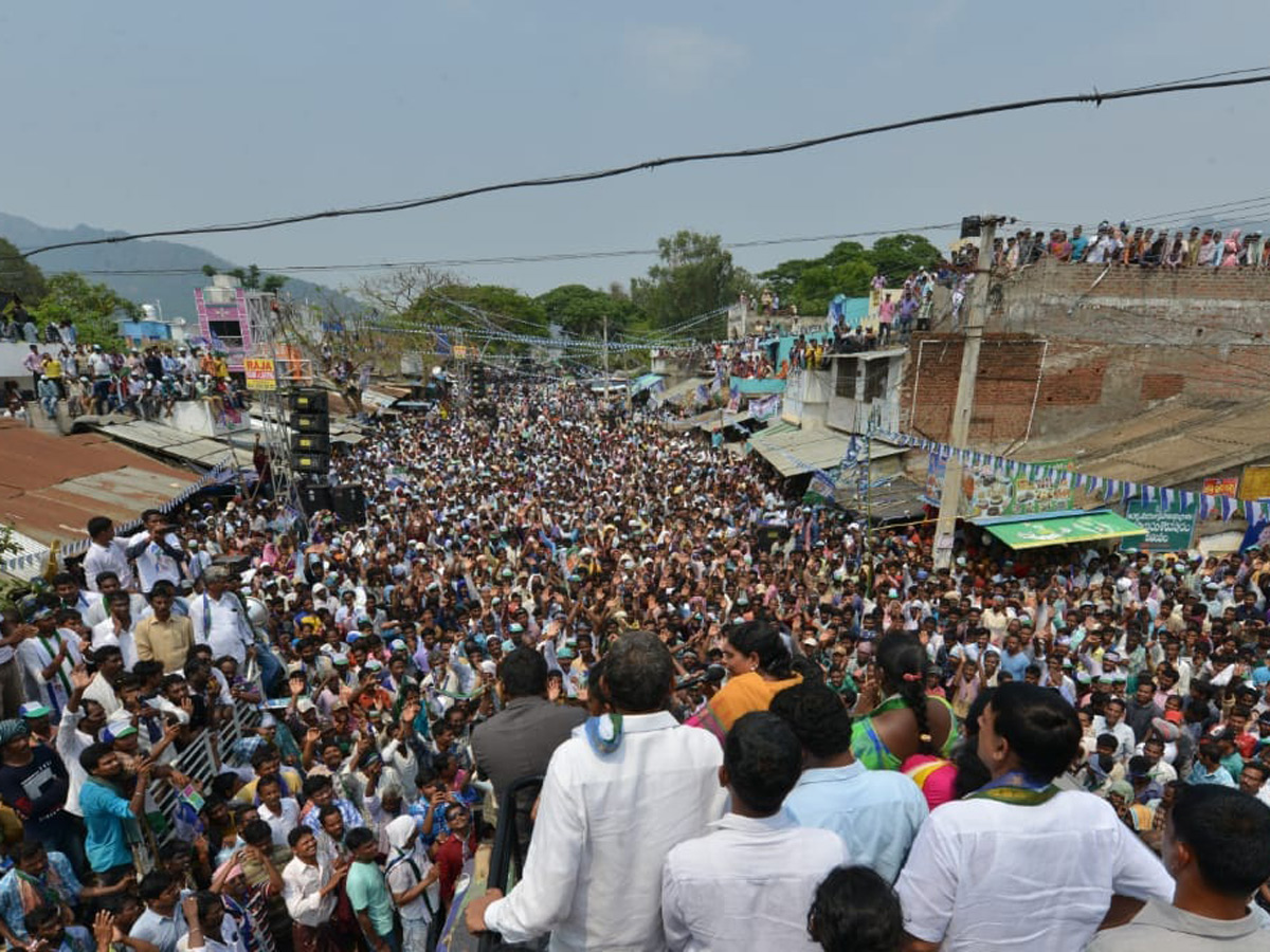 YS Vijayamma Public Meeting at Srikakulam District Photo Gallery - Sakshi2