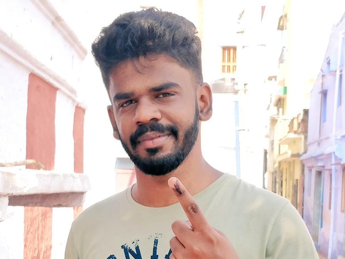Tamil Movie Stars Cast Vote in Tamil Nadu Election Photo Gallery - Sakshi6