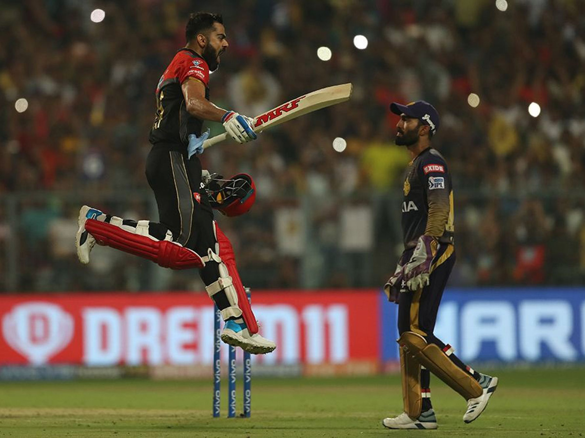 royal challengers won 10 runs kolkata knight riders - Sakshi1