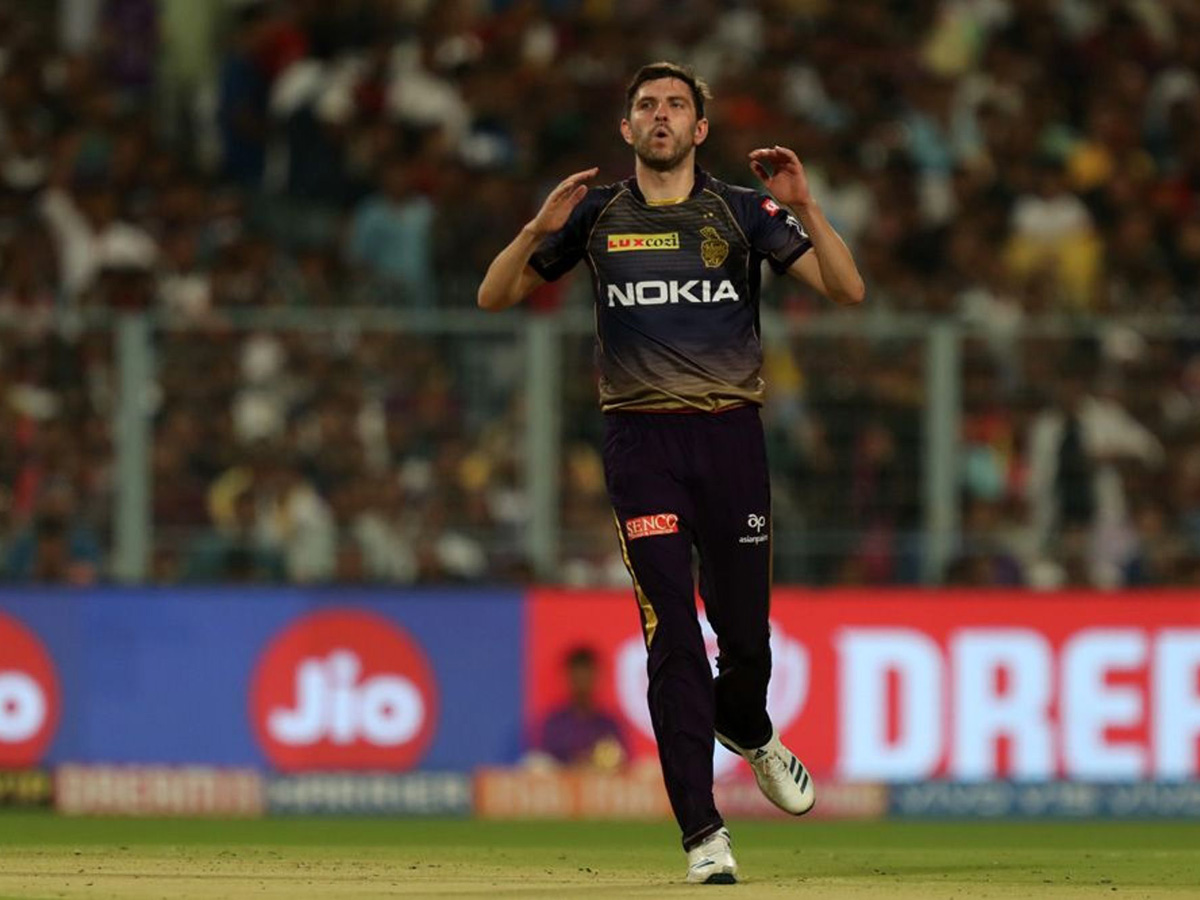royal challengers won 10 runs kolkata knight riders - Sakshi15