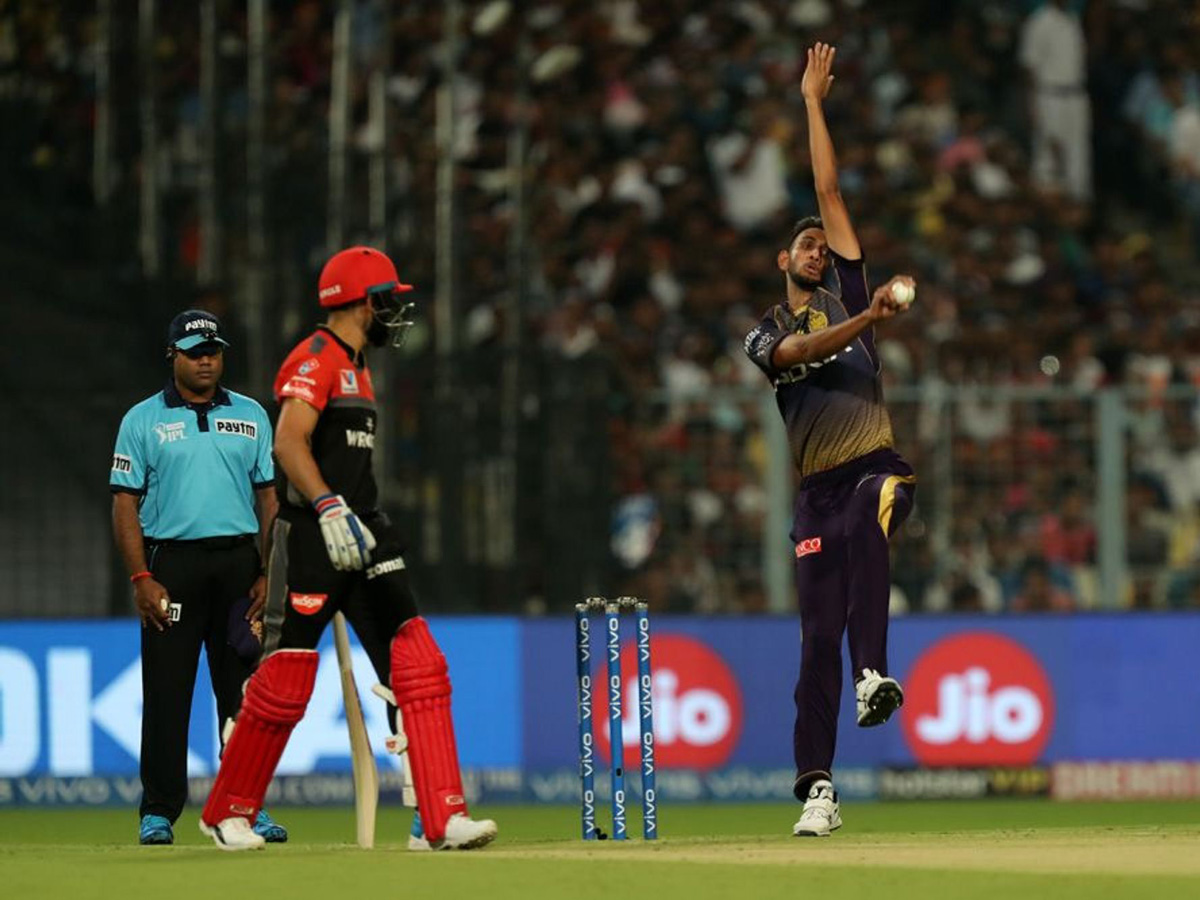 royal challengers won 10 runs kolkata knight riders - Sakshi16