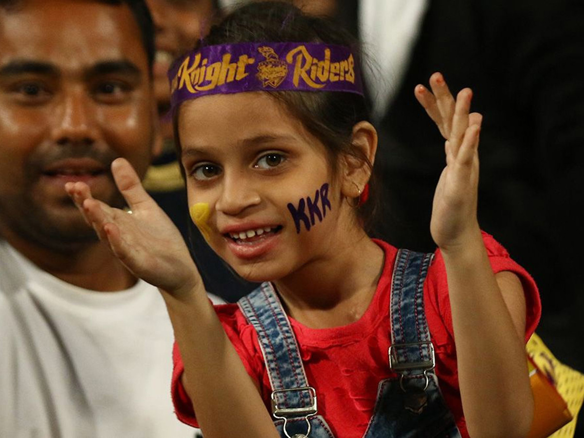 royal challengers won 10 runs kolkata knight riders - Sakshi21