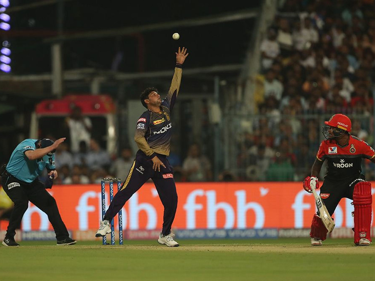 royal challengers won 10 runs kolkata knight riders - Sakshi7