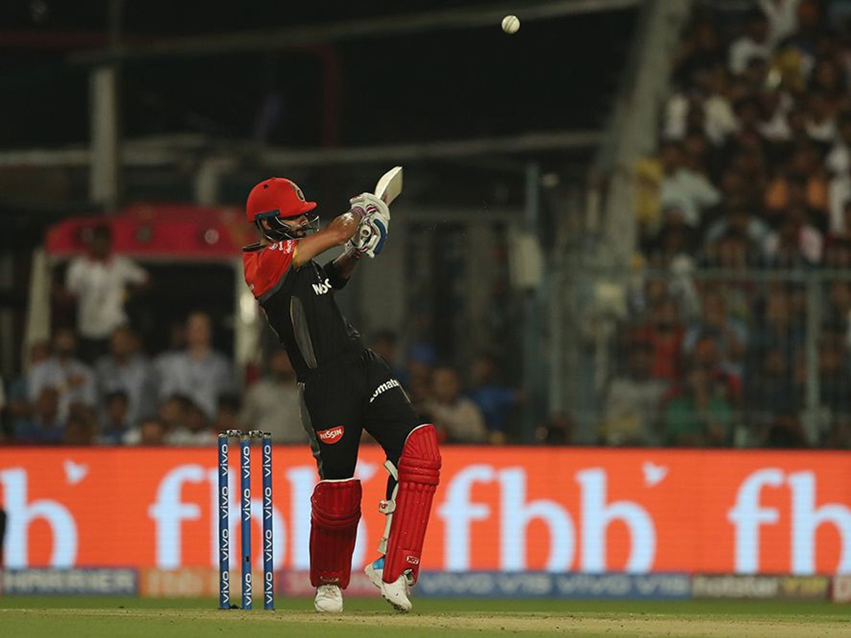 royal challengers won 10 runs kolkata knight riders - Sakshi8