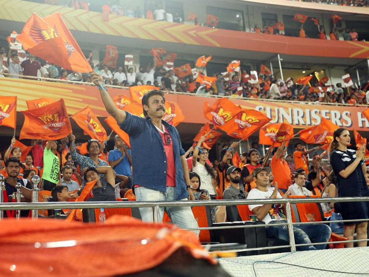 sunrisers win by 9 wickets photo Gallery - Sakshi24