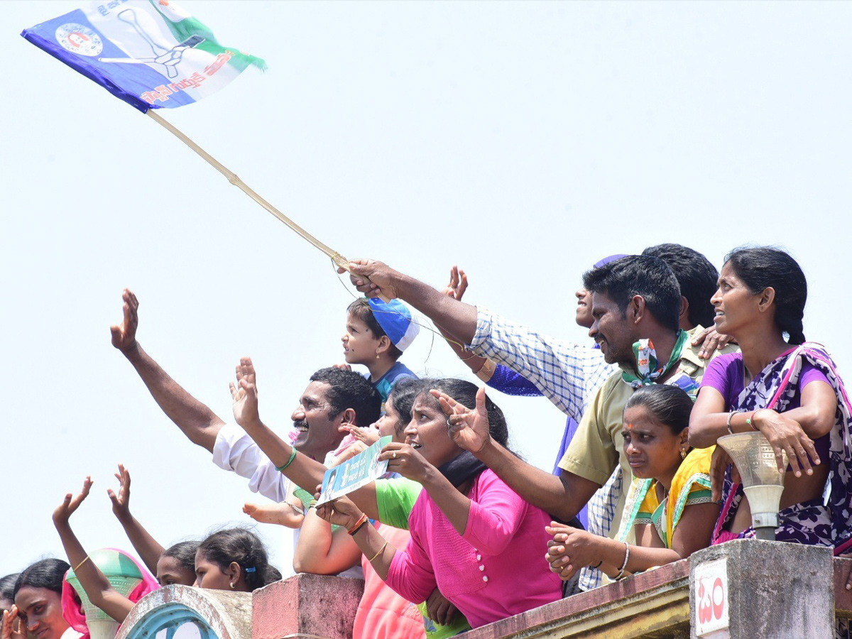 YS Sharmila Speech In Denduluru Public Meeting Photo Gallery - Sakshi4