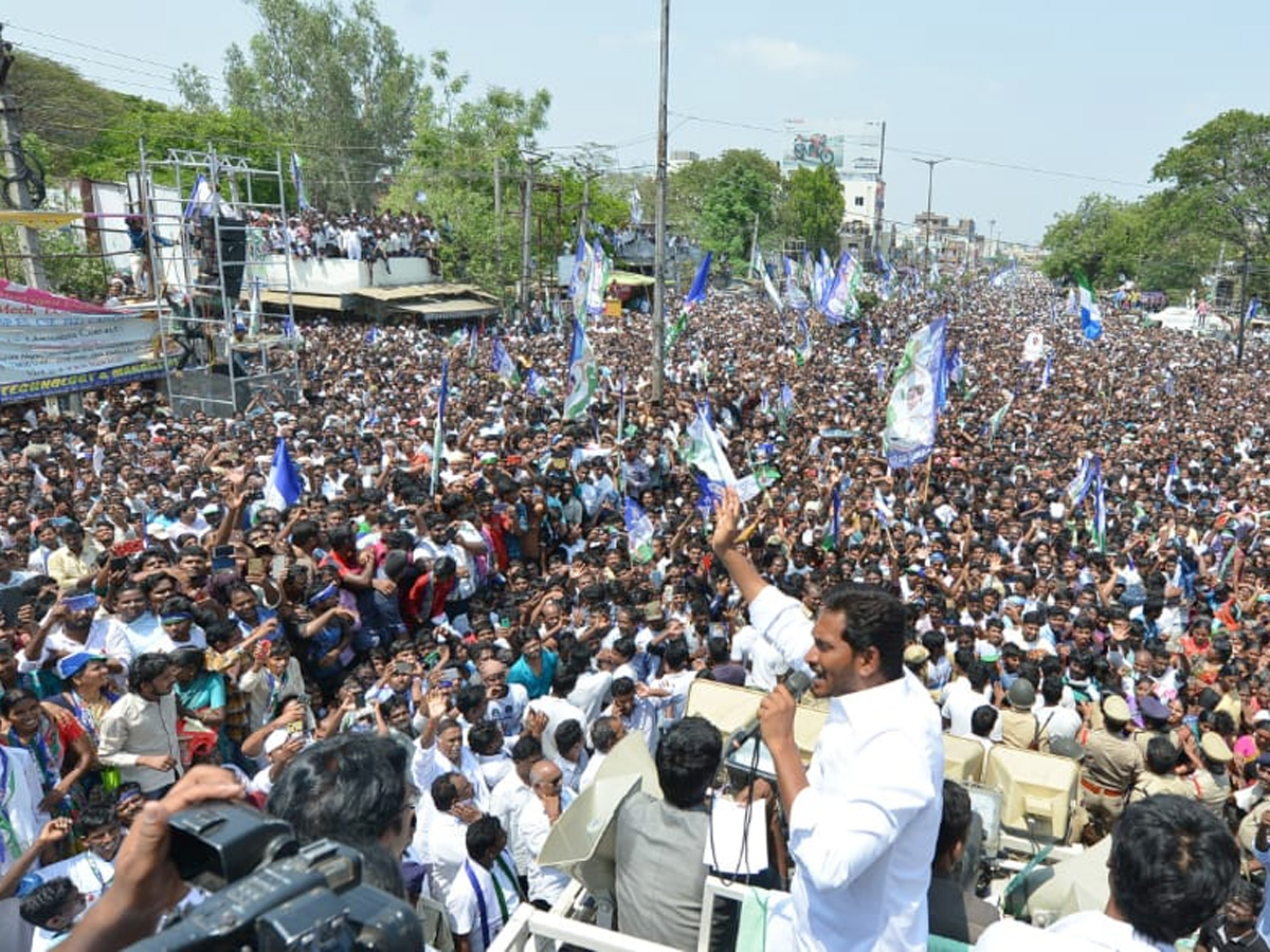 YS jagan public meeting at sattenapalli Photo Gallery - Sakshi1