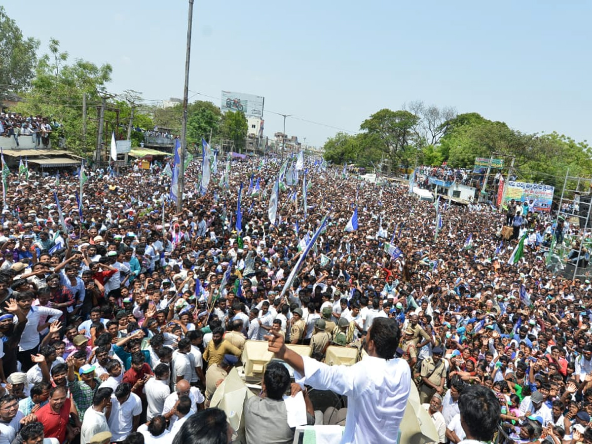 YS jagan public meeting at sattenapalli Photo Gallery - Sakshi8
