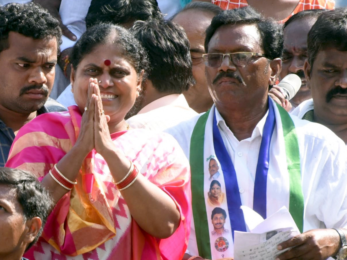 YS vijayamma public meeting at satyavedu photo Gallery - Sakshi8
