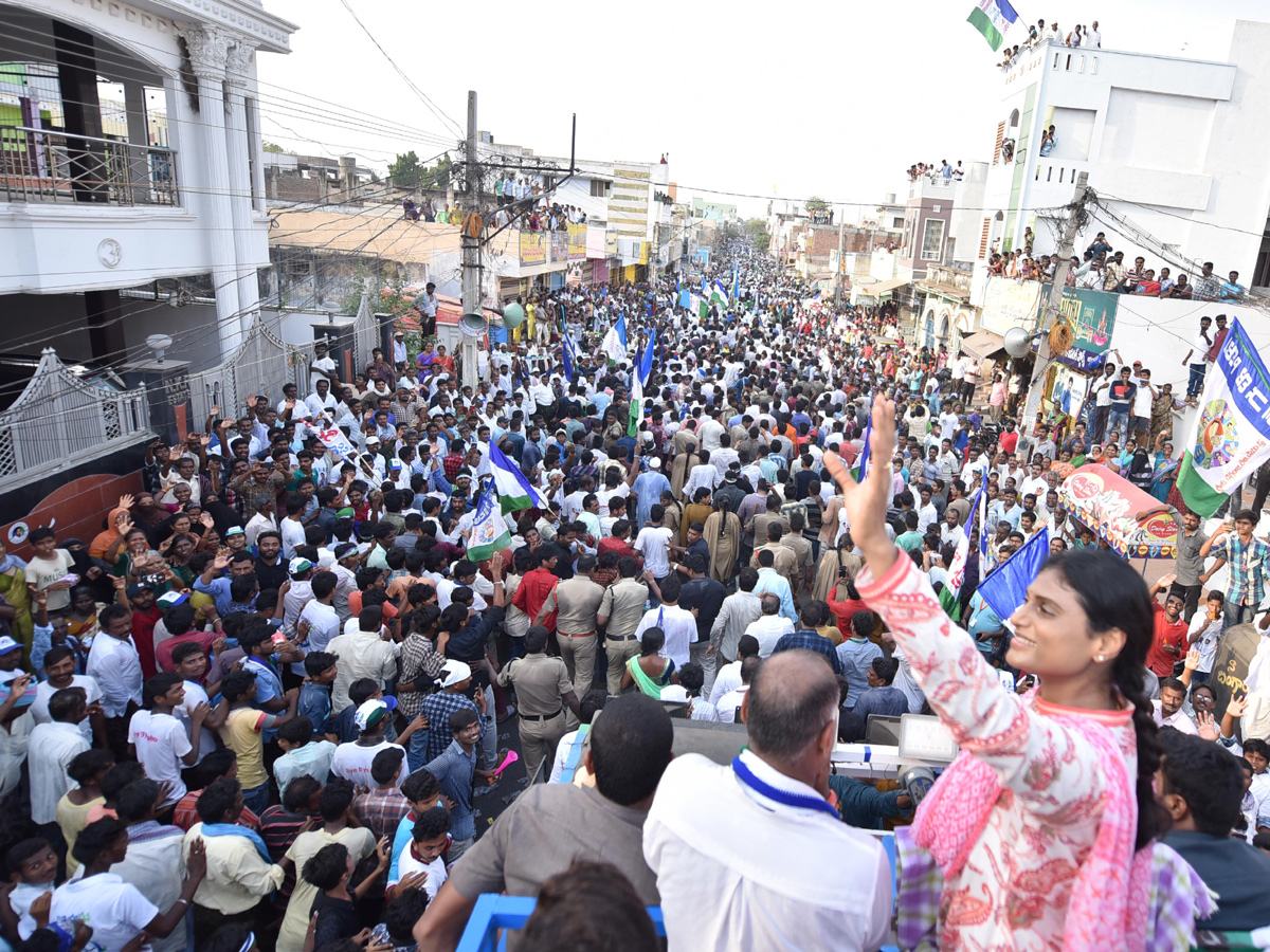 YS Sharmila public meeting at jaggayyapeta Photo Gallery - Sakshi8
