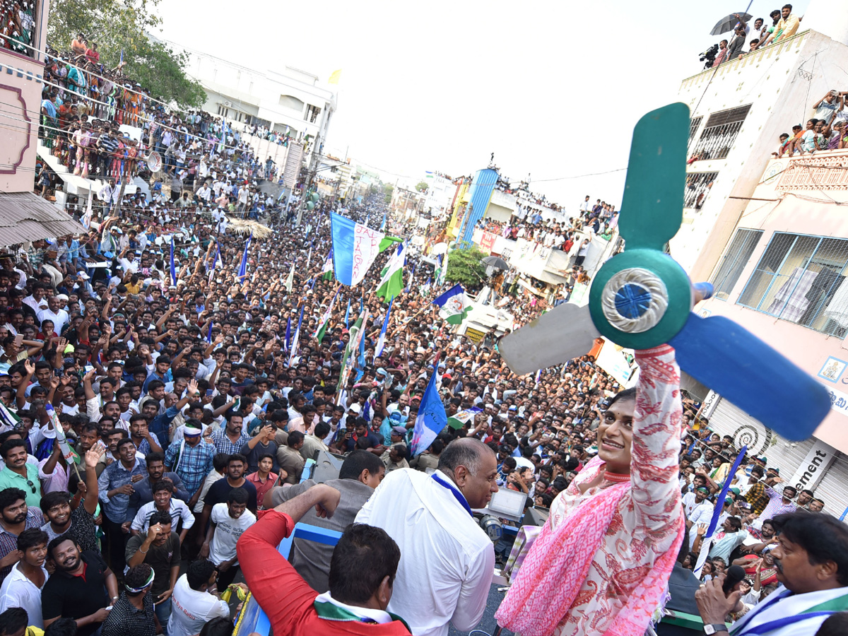 YS Sharmila public meeting at jaggayyapeta Photo Gallery - Sakshi1