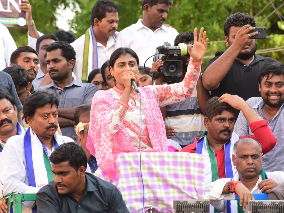 YS Sharmila public meeting at jaggayyapeta Photo Gallery - Sakshi4