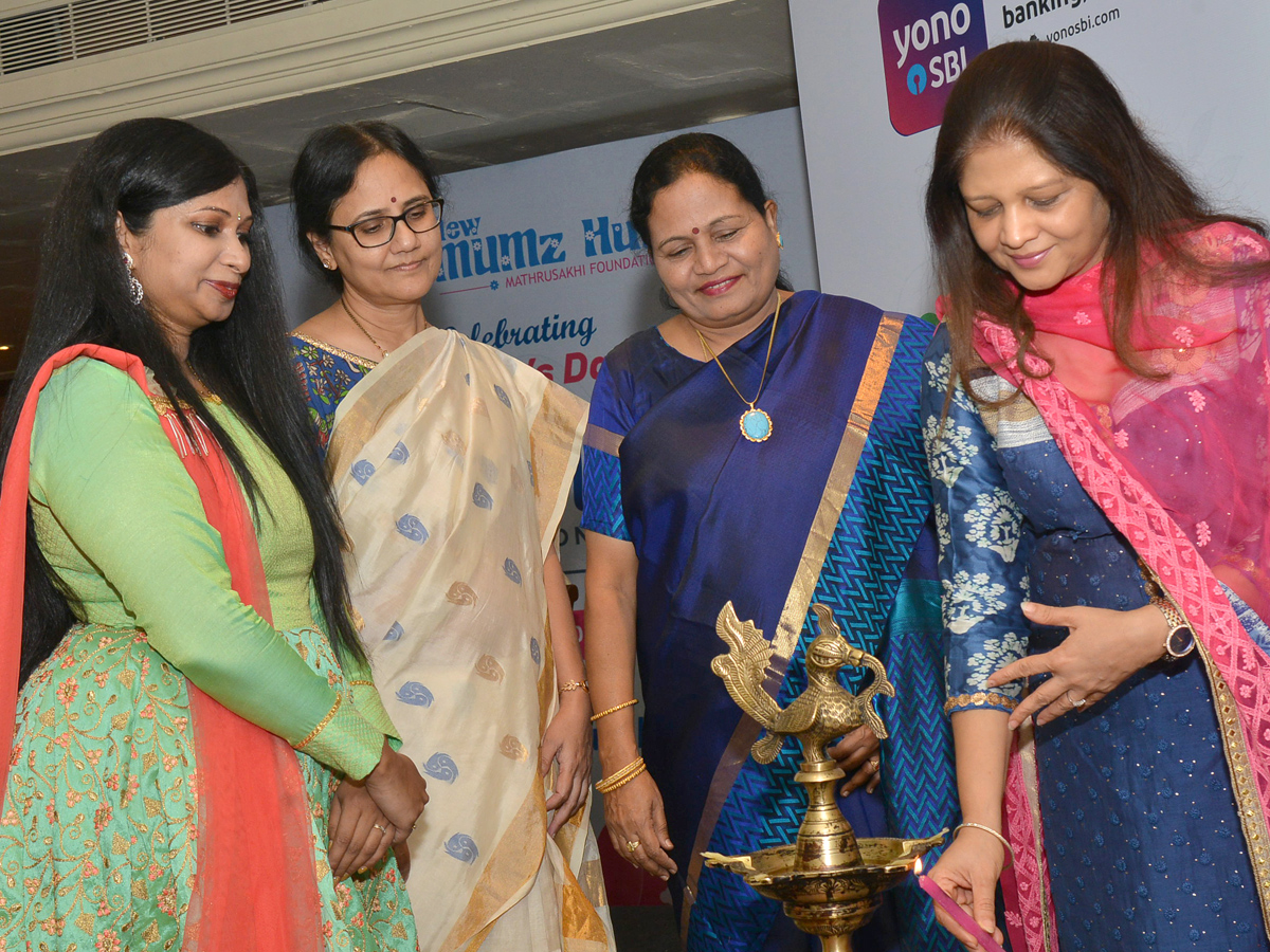 mumz hub fashion show at taj krishna hotel Photo Gallery - Sakshi10