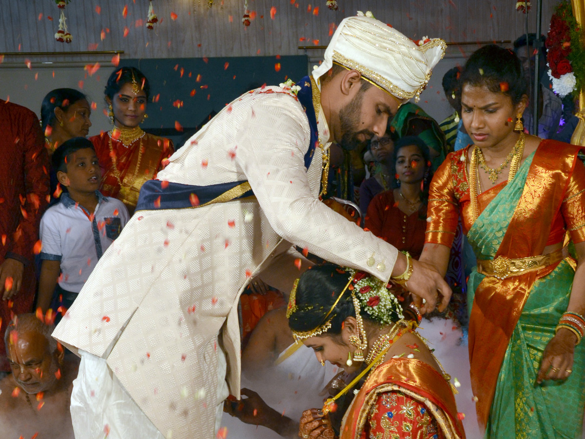 Hanuma Vihari and Fashion Designer Preeti get married in Hanamkonda Photo Gallery - Sakshi2