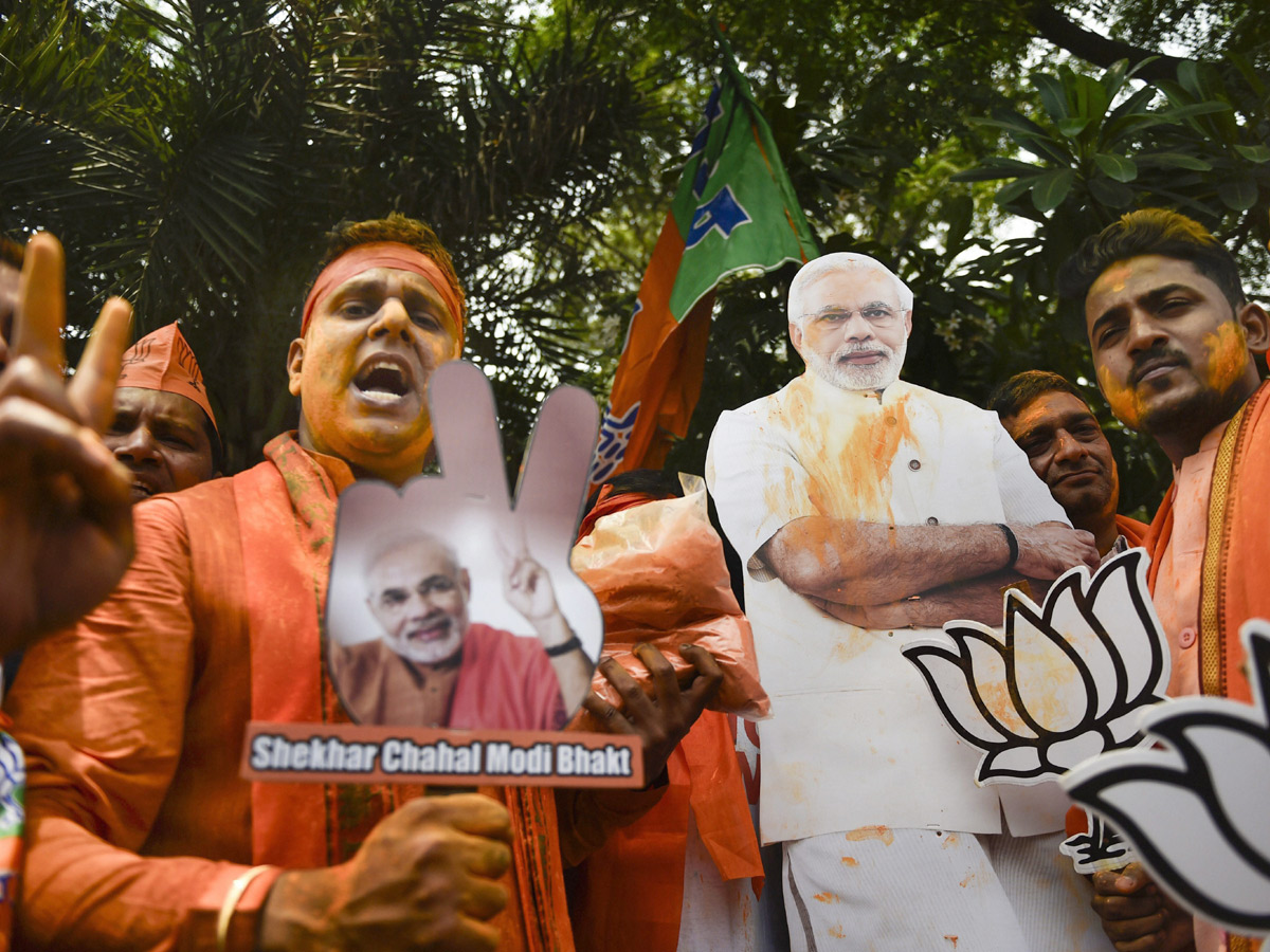 BJP supporters celebrate after trends indicate clean sweep for NDA - Sakshi18