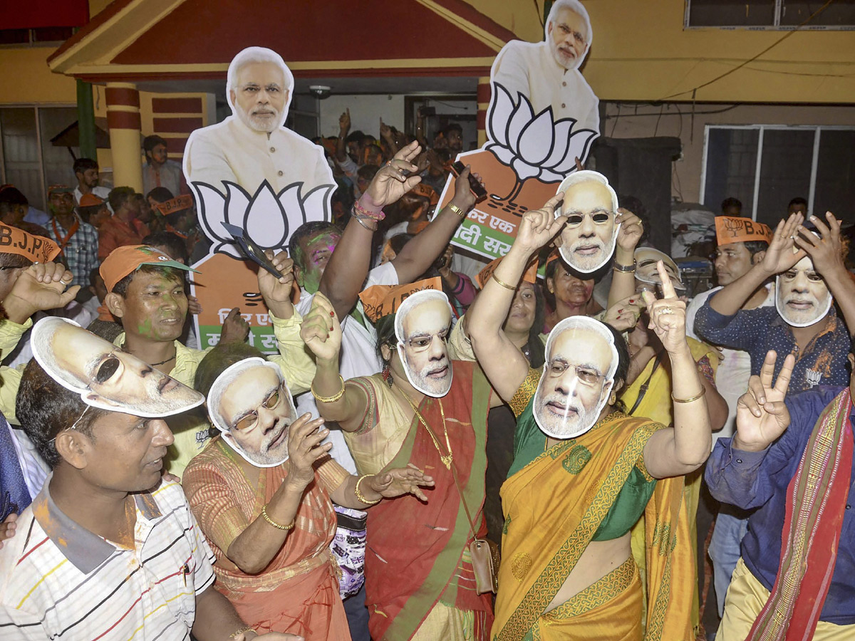 BJP supporters celebrate after trends indicate clean sweep for NDA - Sakshi20